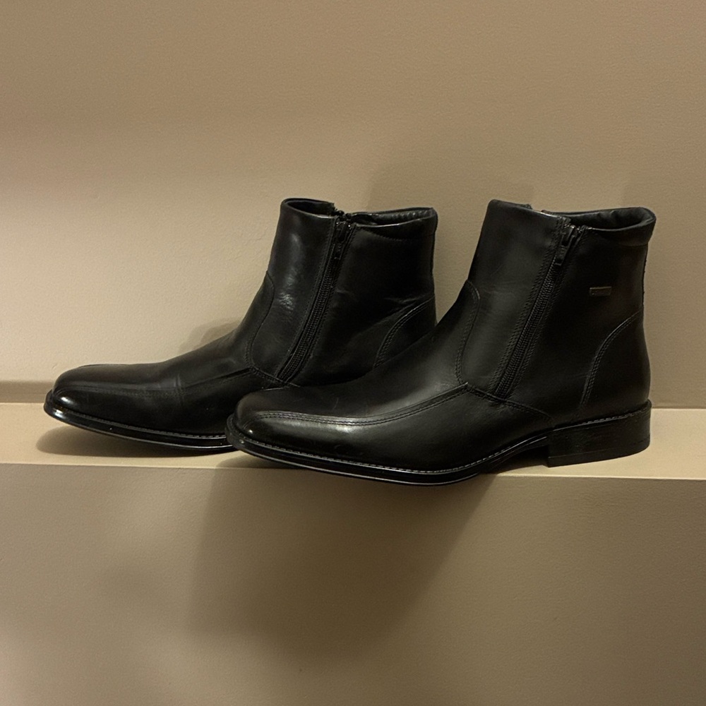 Steve Madden Black Leather Zipper Boots